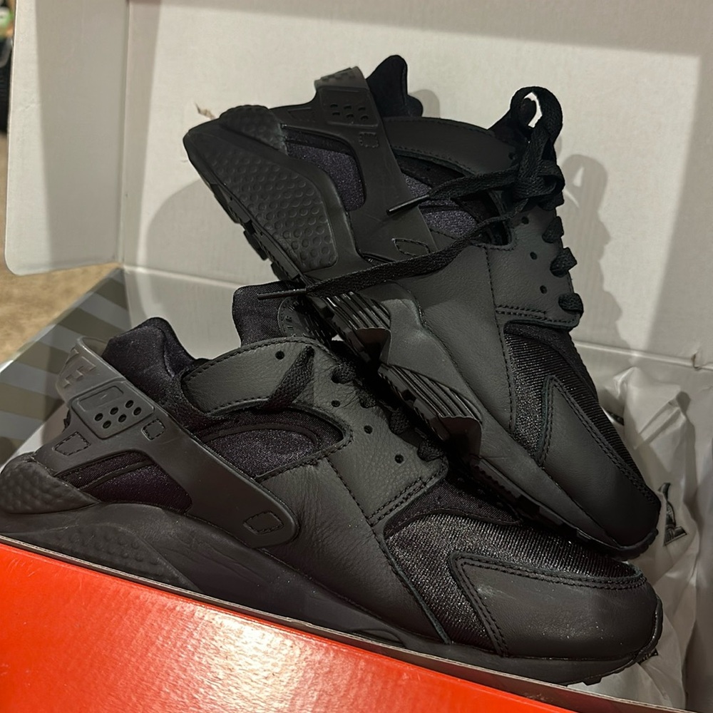 EXBOYFRIEND SALE - Black Nike Air Huarache
